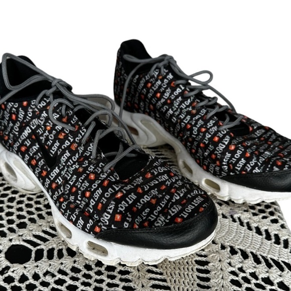 Nike TN Air Athletic Shoes - Picture 3 of 8